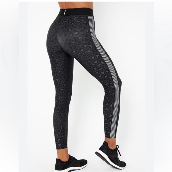NWT Ultracor Black Leopard Print Ankle Leggings w/ Side Silver Stripes - Picture 2 of 6